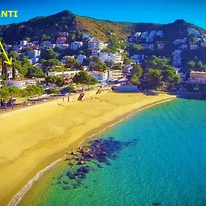 El Berganti En Canyelles Petites Rosas